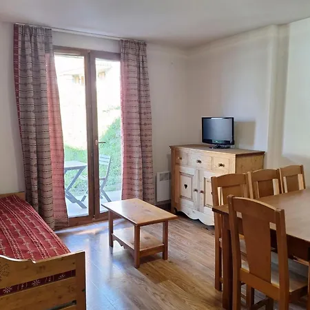For 6 To 8 People In 5-min Walk From The Slopes *